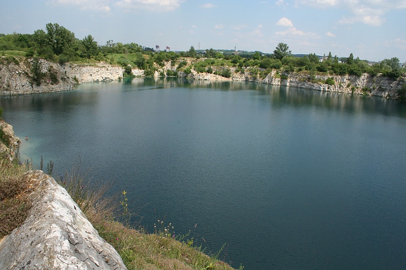 Obraz 191.jpg - Zakrzówek - zalany kamieniołom, który obecnie przekształcił się w malownicze jeziorko